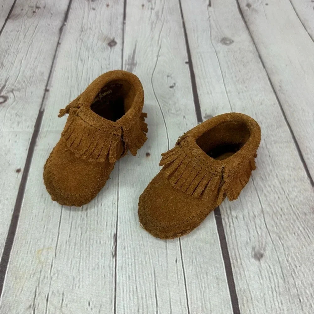 infant minnetonka slip on baby moccasins with fringe size 0 suede leather